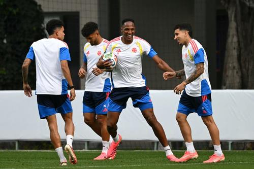 La selección dirigida por Néstor Lorenzo contabilizó 469 pases completados en su debut mundialista. (Foto: AFP)
