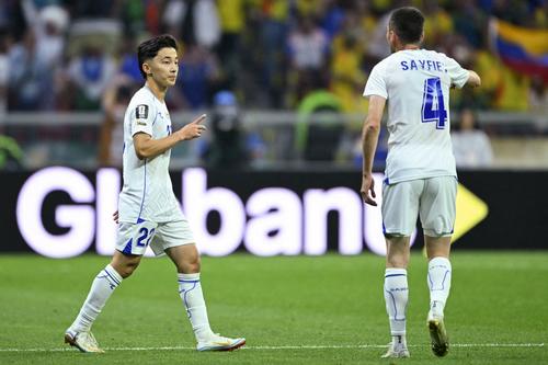Uzbekistán recibió 14 faltas por parte de Colombia en el debut mundialista. (Foto: AFP)