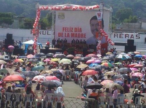 En la celebración, que se realizó en el Estadio "Pinula" Contreras, se podía observar propaganda de Lider. (Foto: Soy502)