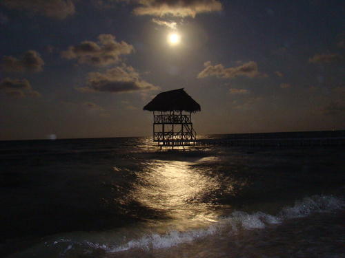 De día o de noche podrás disfrutar de la belleza de la playa. (Foto: Comunidad GT)