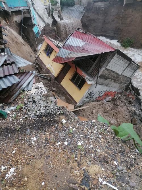 En el lugar cayó una vivienda el pasado lunes tras la crecida del río Pinula. (Foto: Cortesía)