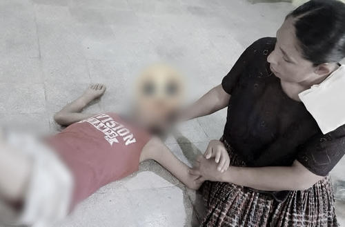 El niño fue llevado al hospital infantil Elisa Martínez de Puerto Barrios. (Foto: Pablo Miguel/colaborador)