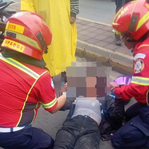 Los bomberos asistieron a la afectada y se evaluó su traslado a un centro asistencial. (Foto: Amilcar Montejo)