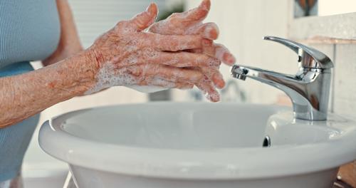 Lávate las manos con agua y jabón varias veces al día. Así te proteges de las enfermedades respiratorias. (Foto: Shutterstock)