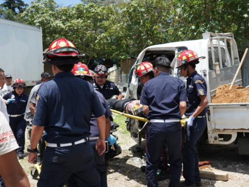 El herido fue trasladado a un centro asistencial en Chimaltenango. (Foto: Asonbomd)
