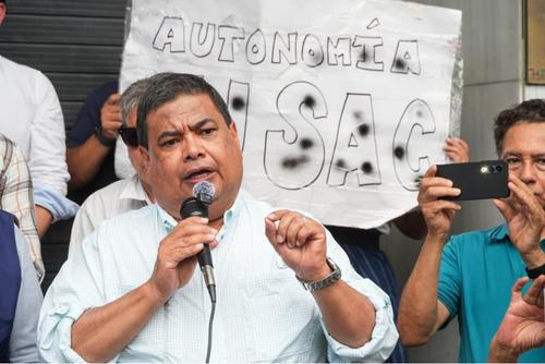 El consejero Marco Vinicio de la Rosa cree que la Mazariegos asumirá en sesión extraordinaria del CSU. (Foto: Wilder López/Soy502)