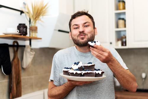Evita los alimentos procesados y con demasiada azúcar. (Foto: Shutterstock)