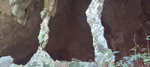 Figuras representando a Hunahpú (Dios de La Luna) e Ixbalanqué (Dios del Sol) en las grutas El Tecolote.
