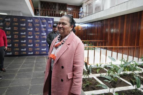 Consuelo Porras al presentar su expediente como aspirante a magistrada de la CC. (Foto: Wilder López/Soy502)