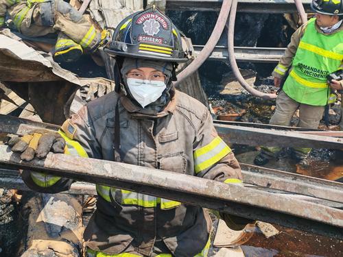 Los socorristas persisten en el lugar para poder acabar con el siniestro. (Foto: CVB)