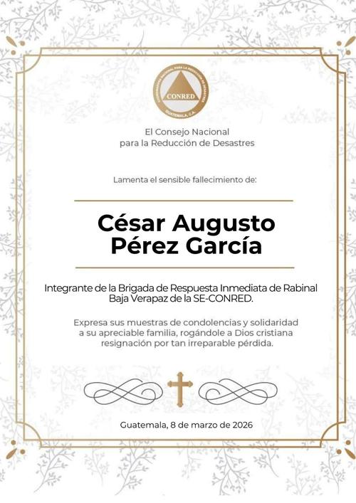 Autoridades lamentan la muerte de dos bomberos forestales. (Foto: Conred)