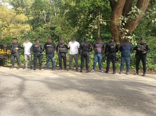 Cinco hombres se transportaban en dos vehículos, uno de ellos con la droga escondida.