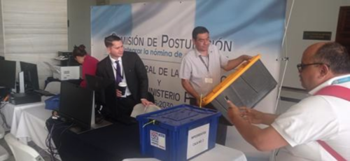 Módulo instalado para la recepción de tachas, ubicado en el primer nivel del Palacio de Justicia. (Foto: Cristóbal Véliz/Soy502)