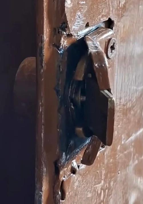 Una de las alcancías que fueron forzadas. (Foto: Redes sociales)