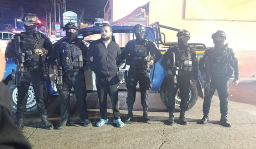 El capturado se identificaba hasta con cinco nombres para burlar a las autoridades. (Foto: PNC)