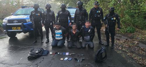 Los capturados son presuntos integrantes de una banda de asaltabuses. (Foto: PNC)