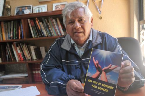 Efraín González ha demostrado que el compromiso social de un escritor nace de su capacidad de escuchar a su comunidad. (Foto: Carlos Sotz/Colaborador)