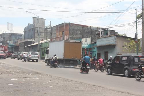 Vecinos buscan reducir gastos ante un costo de vida que sigue en aumento. (Foto: Jorge Morales/Nuestro Diario)