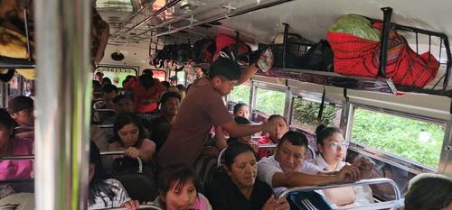 Provial detuvo un bus por cobros indebidos en Quetzaltenango. (Foto: Provial)