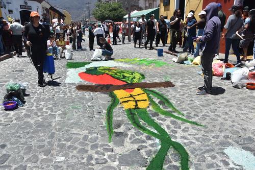 Las alfombras de aserrín son una tradición de la Semana Santa en Guatemala. (Foto: Fredy Hernández/Soy502)