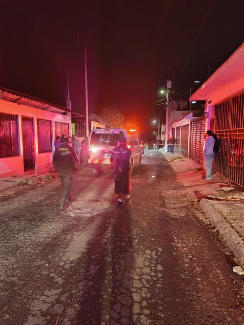 Vecinos se alarmaron tras las múltiples detonaciones de arma de fuego. (Foto: Bomberos Voluntarios)