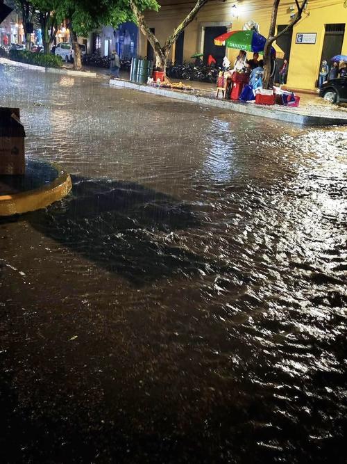 Intensas lluvias se registraron durante la noche del Martes Santo. (Foto: Redes sociales)