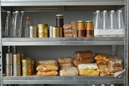 Según el diputado Estrada, hoy a muchas empresas les resulta más rentable destruir alimentos que entregarlos a bancos de alimentos. (Foto ilustrativa: Shutterstock)
