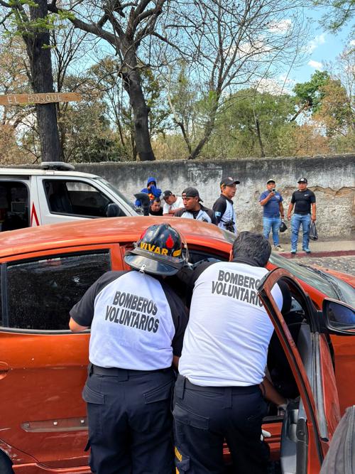 Los socorristas validaron los signos vitales de las víctimas, pero ambos ya habían fallecido. (Foto: Bomberos Voluntarios)