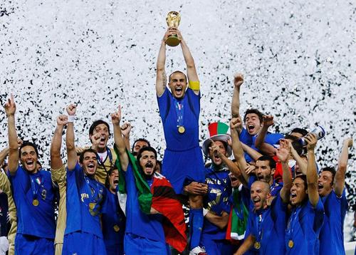 En 2006, durante uno de los partidos más memorables, Italia eliminó al anfitrión por 2-0 en tiempos extra.