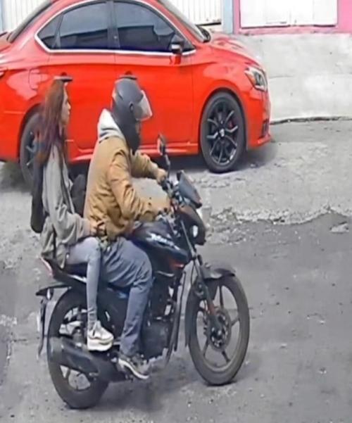 Los asaltantes transitan en un vehículo de dos ruedas. (Foto: Redes sociales)