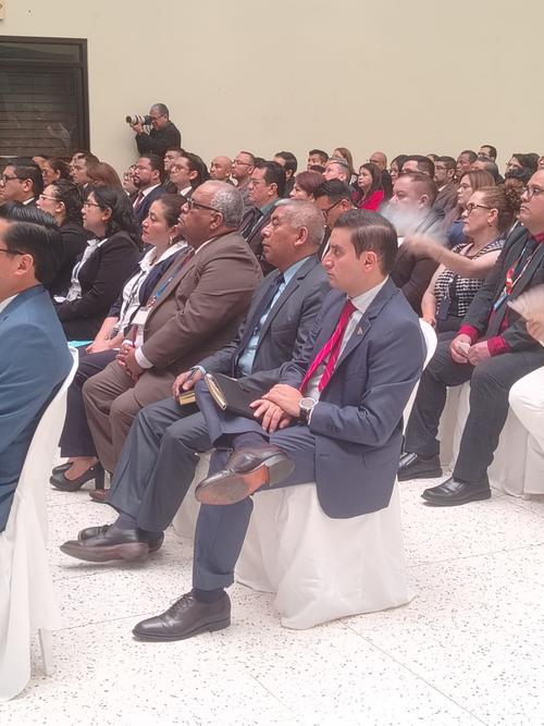 Entre los Fiscales que asistieron a la reunión con el Fiscal General, Gabriel Estuardo García Luna, sobresale la presencia del jefe de la FECI, Rafael Currichiche. (Foto: TGW/Soy502)
