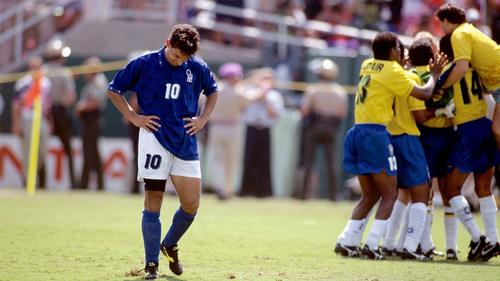 Roberto Baggio es el único futbolista italiano que ha logrado jugar y marcar en tres ediciones mundialistas (Italia 1990, Estados Unidos 1994 y Francia 1998)