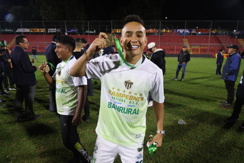 Santis fue pieza clave de Antigua en la conquista del bicampeonato nacional. (Foto: Juan Mijangos / Nuestro Diario)