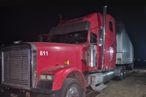 El transporte llevaba una fuerte cantidad de productos. (Foto: PNC)