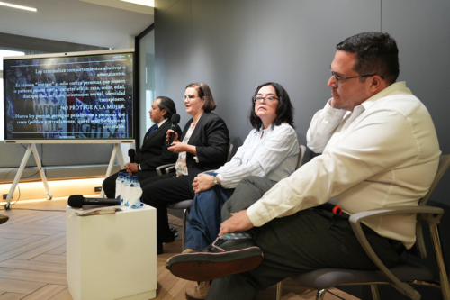 Los panelistas aportaron con opiniones y comentarios que enriquecieron la presentación de la nueva edición de la revista "Diversidad, equidad e inclusión". (Foto: Wilder López/Soy502)