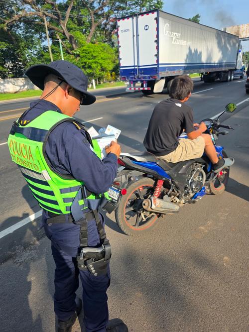 Tránsito PNC asegura que la campaña busca reducir accidentes y salvar vidas. (Foto: Tránsito PNC)
