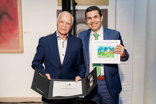 na expresión que posiciona al acero como un material verde para la construcción, porque lo presenta como un símbolo de liderazgo, lo que refleja su compromiso con un futuro sostenible.