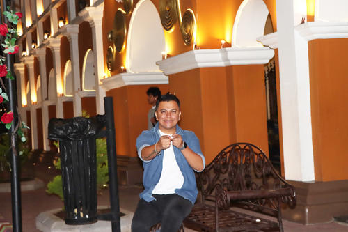 Elmer Alexander Oliva Román, de 34 años, conocido artísticamente como Alex Oliva, es originario de Tecpán Guatemala. (Foto: Julio Bala/Colaborador)