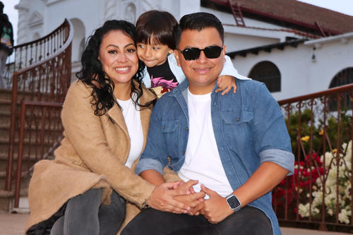 Alex Oliva junto a Any González, su esposa, y su hijo Mateo. (Foto: Julio Bala/Colaborador)