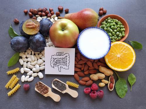 La alimentación desempeña un papel fundamental en tu bienestar. Registra lo que consumes y detecta si algún alimento te causa malestar. (Foto: Shutterstock)