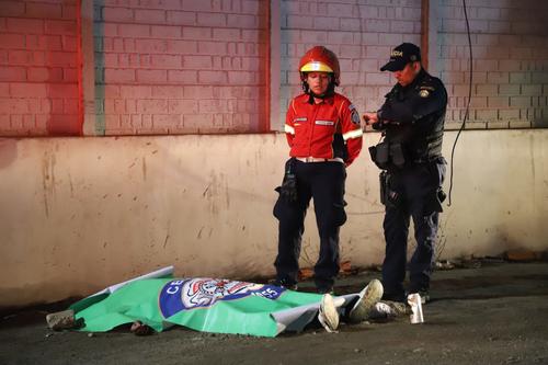 Las autoridades investigan el motivo del crimen. (Foto: Bomberos Municipales)