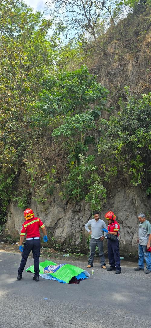 La víctima cayó de una altura aproximada de 30 metros. (Foto: Bomberos Municipales)