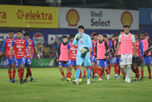 Los chivos no pudieron en la vuelta, a pesar de haber tenido el control de la pelota en gran parte del encuentro. (Foto: Juan Manuel Mijangos/Colaborador)