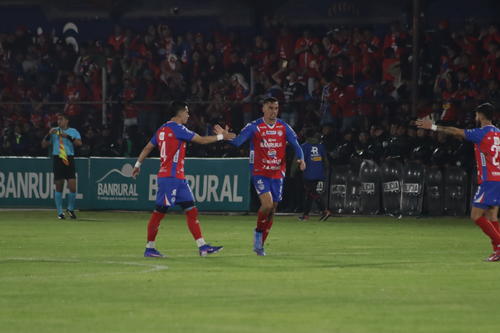 Xela se puso adelante desde temprano y estuvo cerca de recortar distancias en el global. (Foto: Jordy Marroquín / Nuestro Diario)