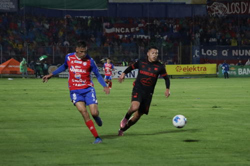 Chivos y rojos igualaron en el marcador al terminar el primer tiempo. (Foto: Jordy Marroquín / Nuestro Diario)