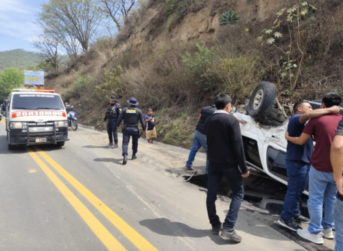 Combustible quedó derramado en la cinta asfáltica. (Foto: Nuestro Diario).