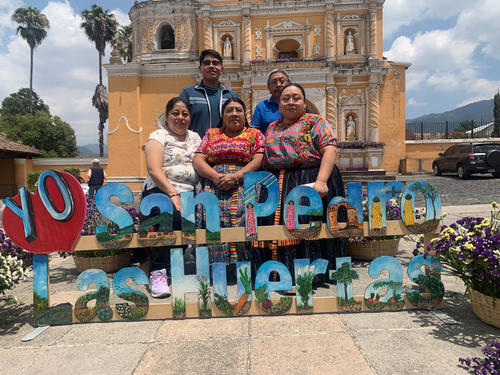Cientos de visitantes llegan a la comunidad para disfrutar de estos platillos típicos. (Foto: Carlos Vicente/Colaborador)