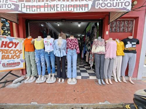 En su negocio de ropa americana vende variedad de prendas a buenos precios. (Foto: FB: Zapatería Tita)