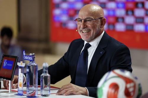 Al presentar su convocatoria definitiva, el técnico dejó fuera de la lista a nombres históricos de la selección, aunque enfatizó en que "no se ha terminado su ciclo".