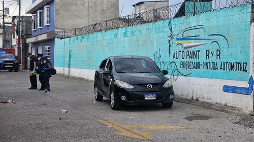 Una de las víctimas falleció en el interior de un automóvil tras sufrir los impactos de bala. (Foto: Estuardo Paredes/Colaborador)